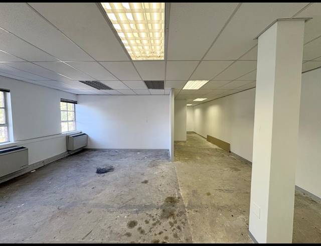 123M² OFFICE TO LET IN FOURWAYS